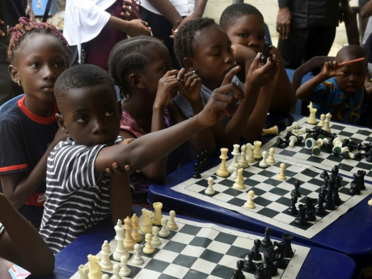 Échecs et éducation : un programme innovant pour les enfants déplacés en RDC