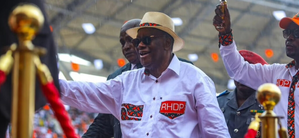 Le chef de l’État, Alassane Ouattara, s’est exprimé sur la question très attendue de sa candidature à l’élection présidentielle lors du 2e congrès ordinaire du RHDP, qui s’est clôturé dimanche 22 juin 2025 par un meeting de grande envergure au stade olympique d’Ebimpé. © DR